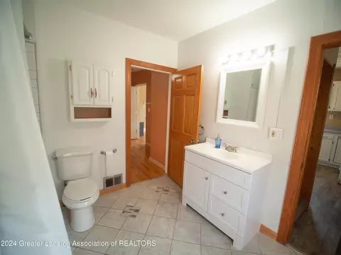 Bath - 1812 Lyons Ave, Lansing, MI 48910 photo 1 of 2
