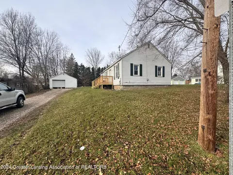 6006 Hilliard Rd, Lansing, MI 48911