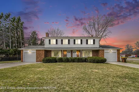 106108 Green Meadows Dr, Lansing, MI 48917