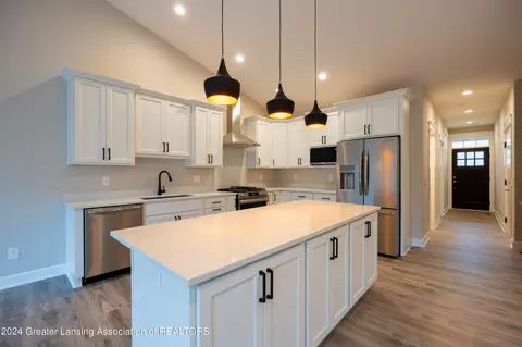 Kitchen - 6225 Hilltop Ct, Bath, MI 48808 photo 2 of 3