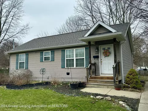 2510 S Rundle Ave, Lansing, MI 48910