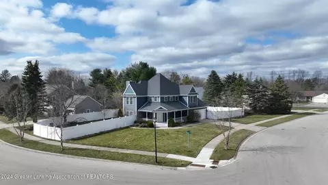 5577 Strawberry Ln, Haslett, MI 48840