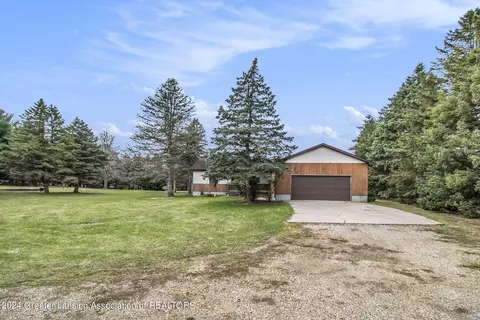 13620 Turner, Dewitt, MI 48820