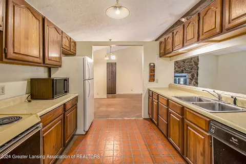 Kitchen - 13620 Turner, Dewitt, MI 48820 photo 2 of 2