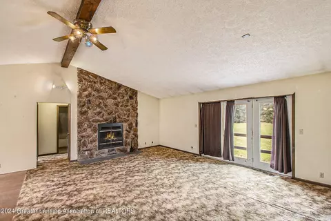 Living - 13620 Turner, Dewitt, MI 48820 photo 2 of 5