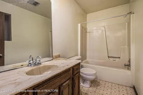 Bath - 13620 Turner, Dewitt, MI 48820 photo 1 of 2