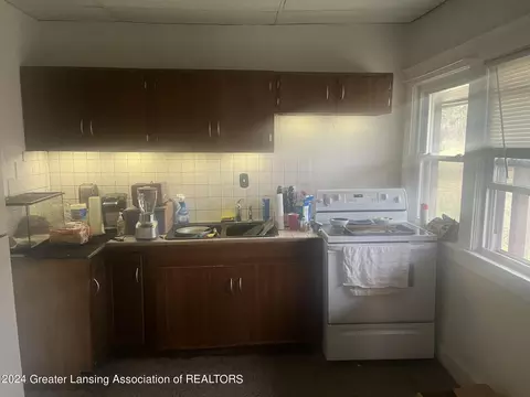 1004 Adrian, Jackson, MI 49203 photo 8