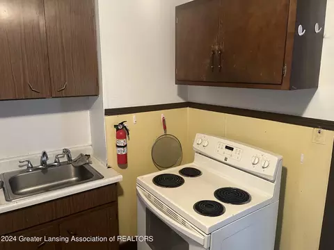 1004 Adrian, Jackson, MI 49203 photo 5