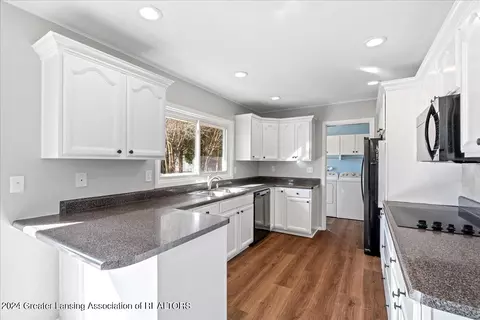 Kitchen - 314 S Circle Dr, Williamston, MI 48895 photo 2 of 5