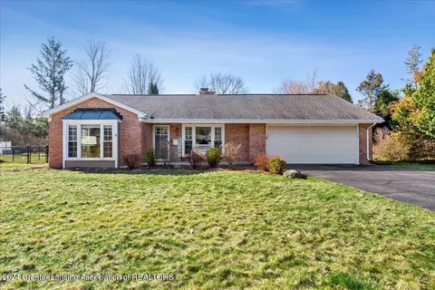 314 S Circle Dr, Williamston, MI 48895