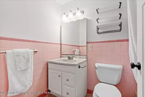 Bath - 314 S Circle Dr, Williamston, MI 48895 photo 1 of 2