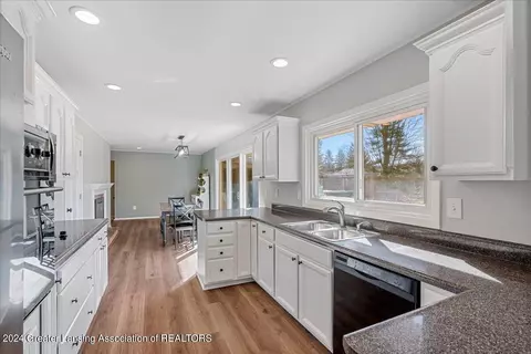 Kitchen - 314 S Circle Dr, Williamston, MI 48895 photo 3 of 5