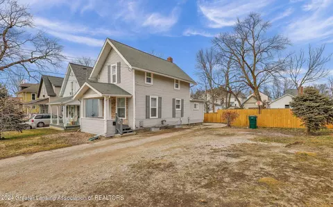 1202 Pulaski St, Lansing, MI 48910