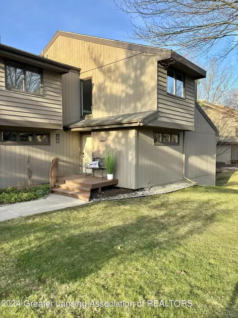 5429 Wild Oak Dr #21, East Lansing, MI 48824