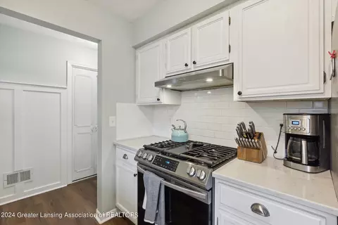 Kitchen - 1217 Alpine Dr, Dewitt, MI 48820 photo 1 of 7
