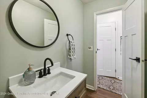 Bath - 1217 Alpine Dr, Dewitt, MI 48820 photo 2 of 4