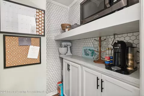 Kitchen - 1217 Alpine Dr, Dewitt, MI 48820 photo 5 of 7