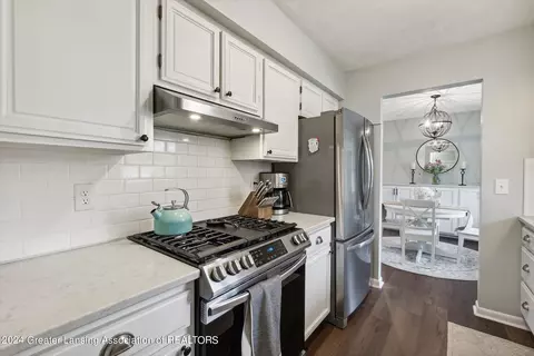 Kitchen - 1217 Alpine Dr, Dewitt, MI 48820 photo 3 of 7