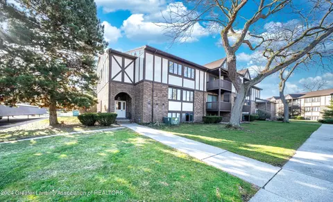 6160 Innkeepers Ct #58, East Lansing, MI 48823