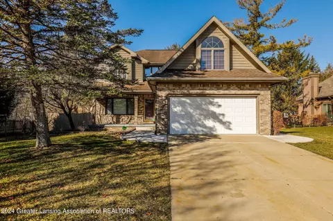 2667 Moreno Dr, Lansing, MI 48911