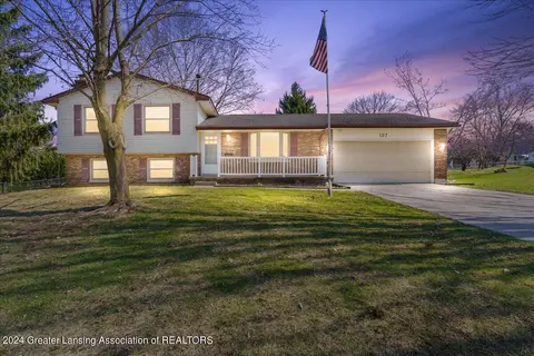 127 Wedgewood Dr, Charlotte, MI 48813