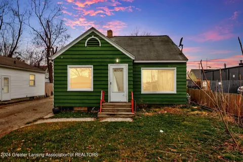 112 Hungerford St, Lansing, MI 48917