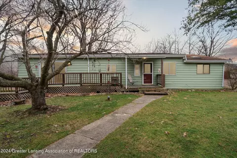 12267 Mantawauka Dr, Fenton, MI 48430