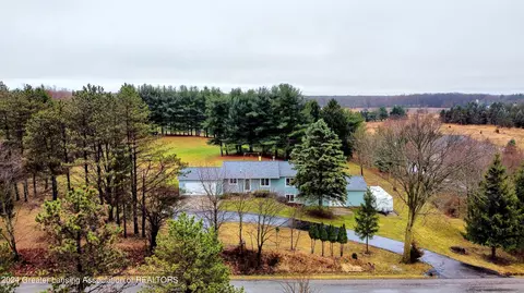 764 Waldo Rd, Williamston, MI 48895