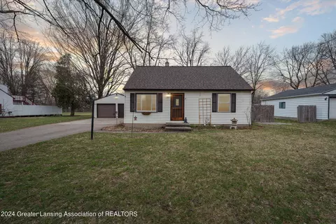 742 W Willoughby Rd, Lansing, MI 48911
