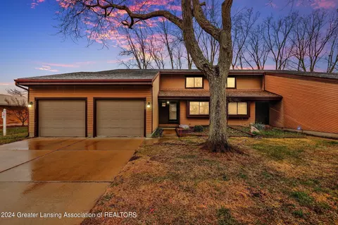 2028 Provincial House Dr, Lansing, MI 48910