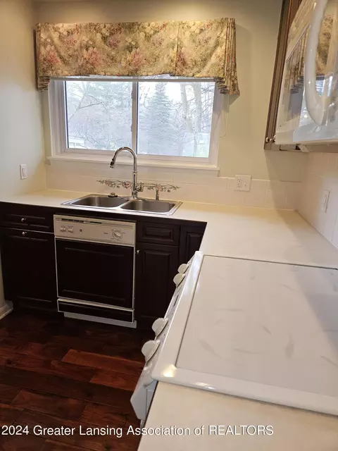 Kitchen - 5904 Okemos Rd, Haslett, MI 48840 photo 2 of 3