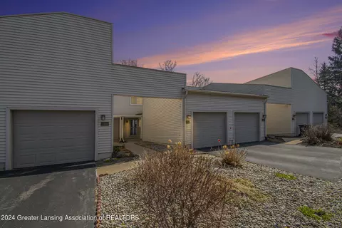 1108 S Ridge Rd, Lansing, MI 48917