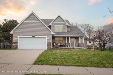 12340 Oakland Hills Dr, Dewitt, MI 48820