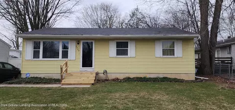 5508 Kurt Dr, Lansing, MI 48911