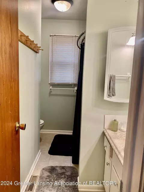Bath - 972 Hogsback Rd, Mason, MI 48854 photo 1 of 1