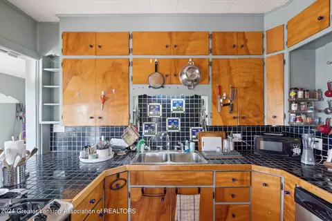 Kitchen - 13659 S Morrice Rd, Perry, MI 48872 photo 4 of 5