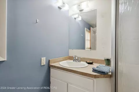 Bath - 13659 S Morrice Rd, Perry, MI 48872 photo 2 of 4