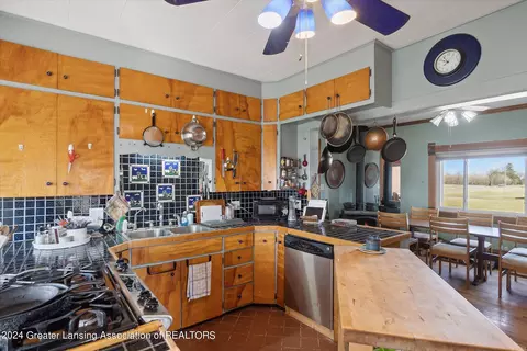 Kitchen - 13659 S Morrice Rd, Perry, MI 48872 photo 1 of 5