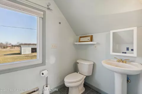 Bath - 13659 S Morrice Rd, Perry, MI 48872 photo 3 of 4
