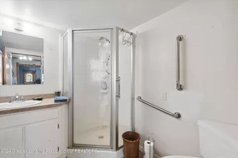 Bath - 13659 S Morrice Rd, Perry, MI 48872 photo 1 of 4