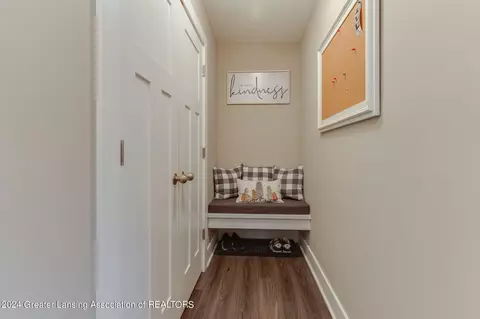 Entry Way - 14151 Clairmont Dr, Bath, MI 48808 photo 3 of 4