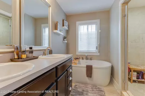 Bath - 14151 Clairmont Dr, Bath, MI 48808 photo 3 of 5