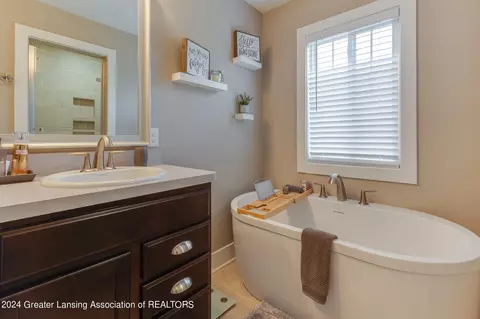 Bath - 14151 Clairmont Dr, Bath, MI 48808 photo 2 of 5