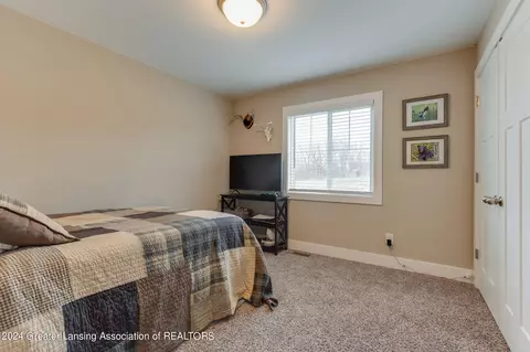 Bedroom - 14151 Clairmont Dr, Bath, MI 48808 photo 6 of 9