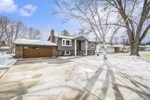 12876 Kingsgate Way, Grand Ledge, MI 48837