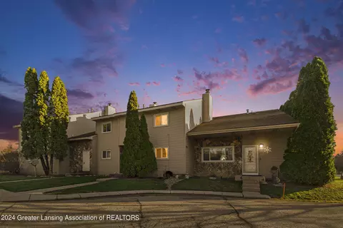 925 Brookside Dr #121, Grand Ledge, MI 48837