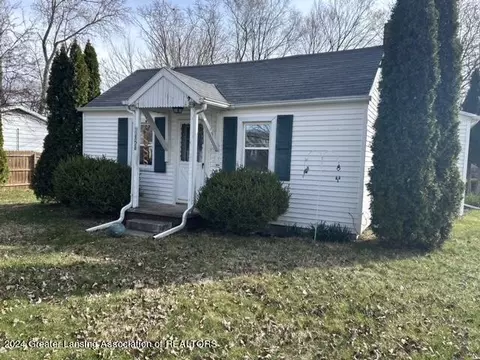 6121 Yunker St, Lansing, MI 48911