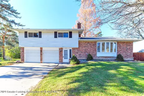1005 Shelter Ln, Lansing, MI 48912