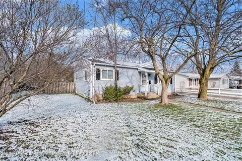 807 N Oakland St, Saint Johns, MI 48879