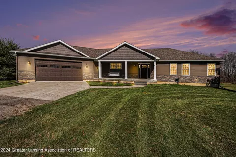2596 W Tomlinson Rd, Mason, MI 48854